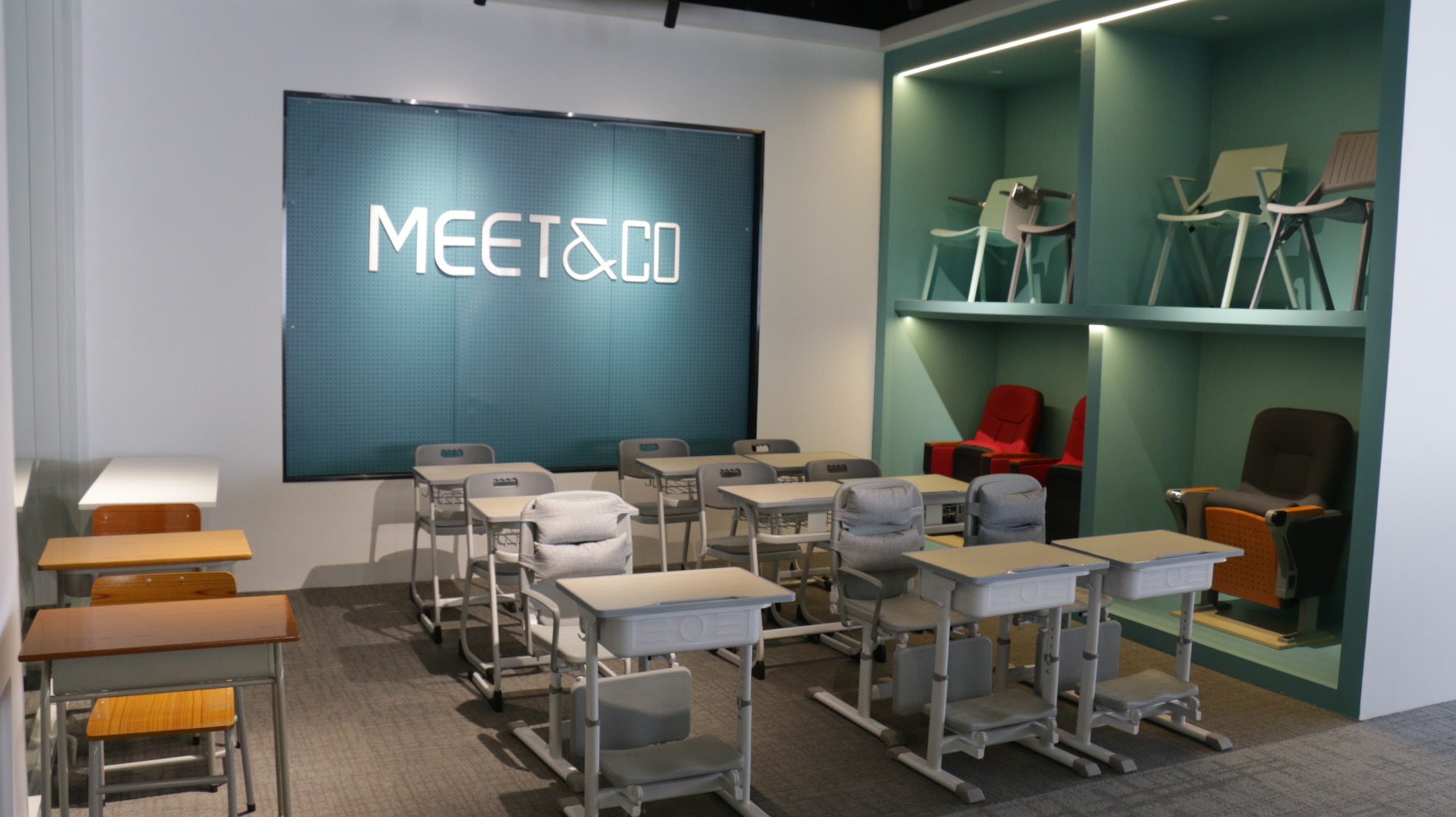 meet&co school furniture showroom