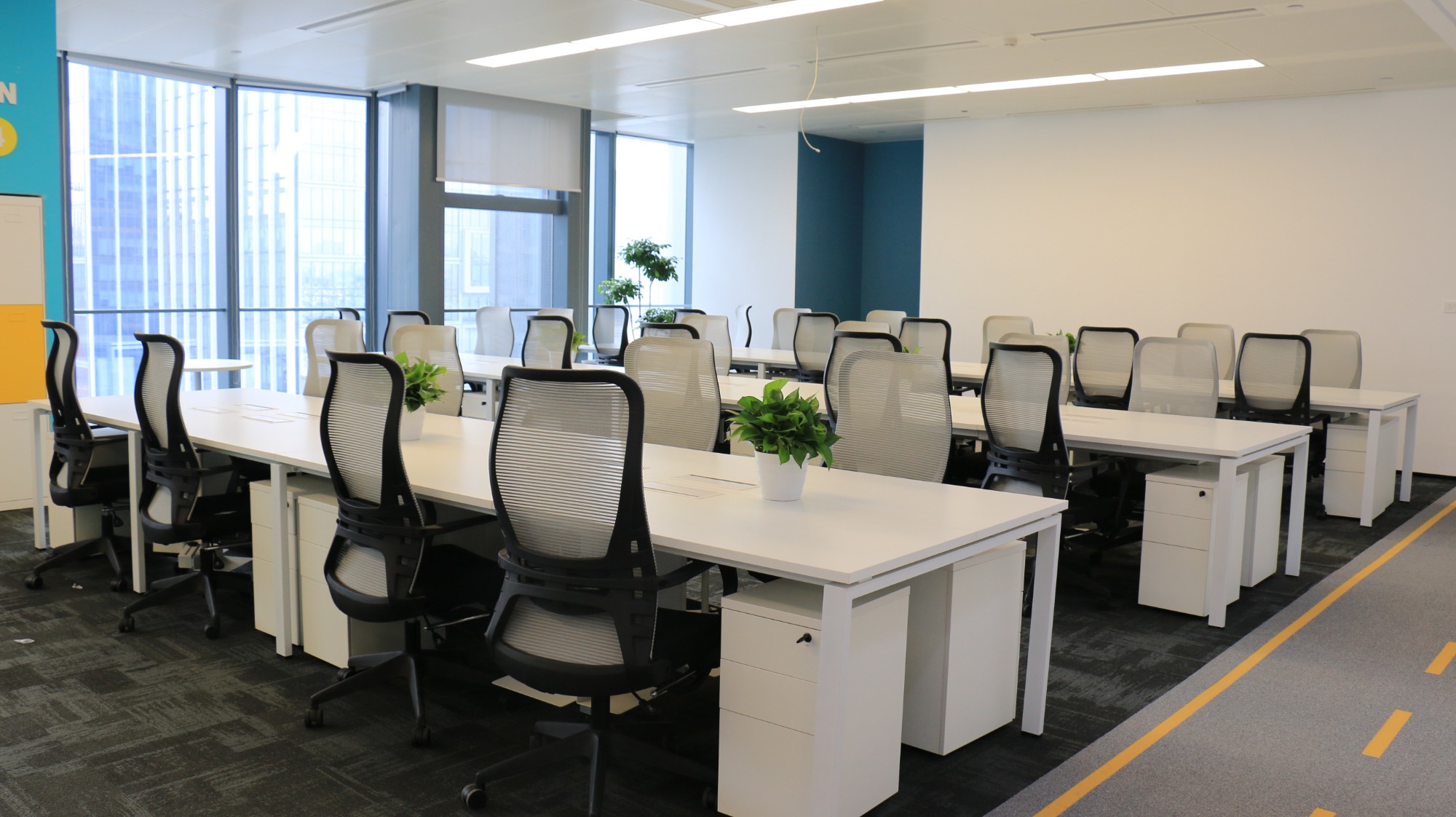 Meet&Co furniture project_open plan office workstations