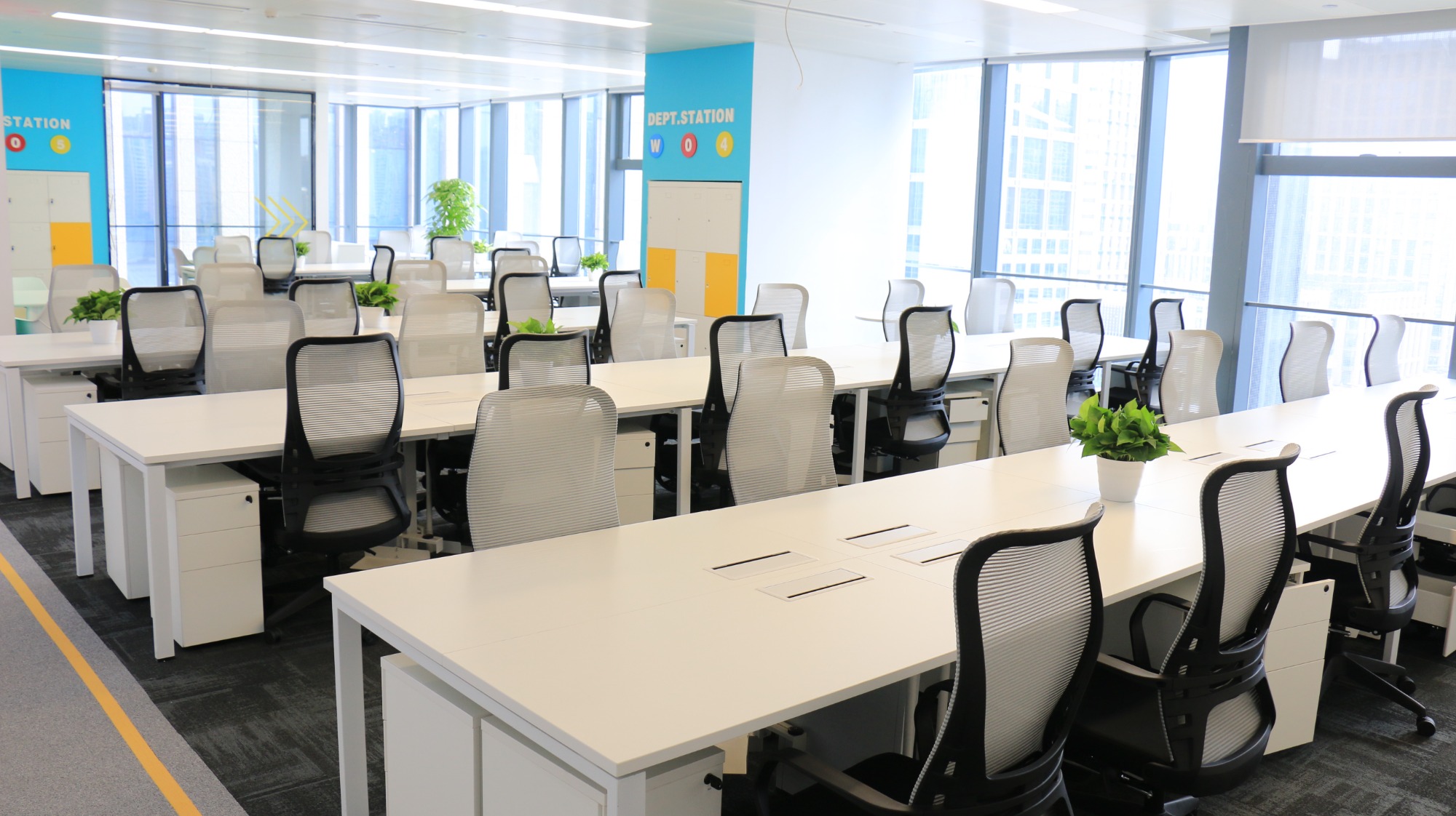 Meet&Co furniture project_open plan office workstations