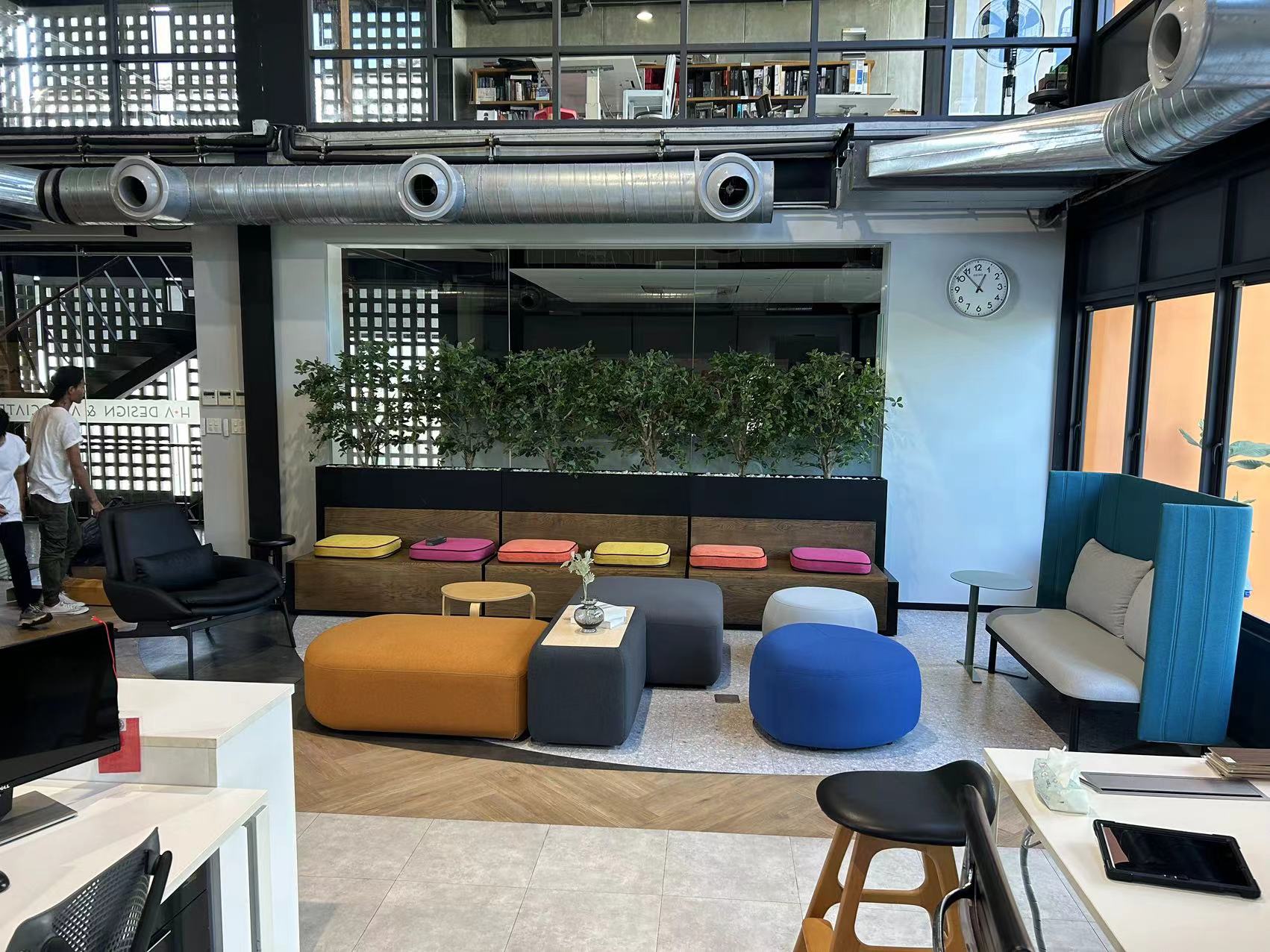 Meet&Co Office Furniture Project_showroom