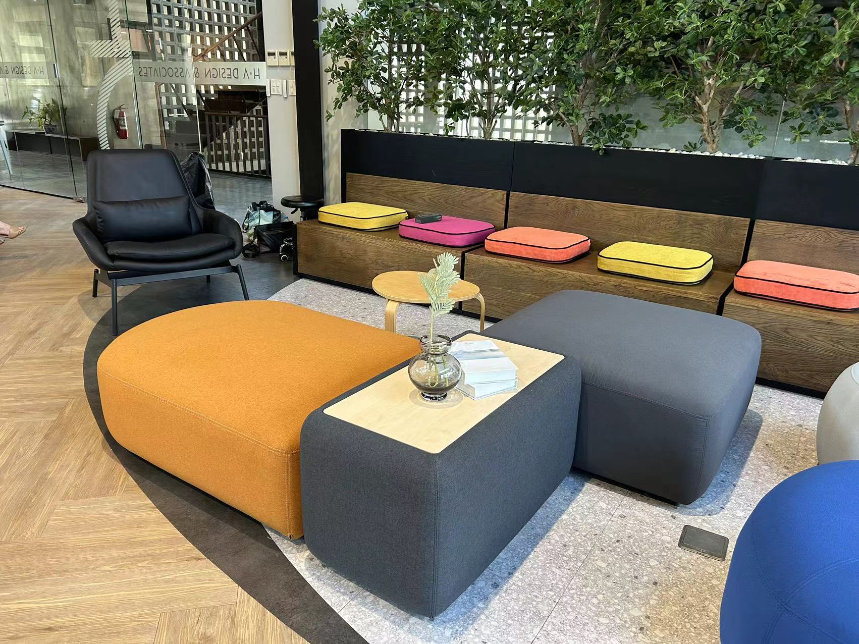 Meet&Co Office Furniture Project_showroom